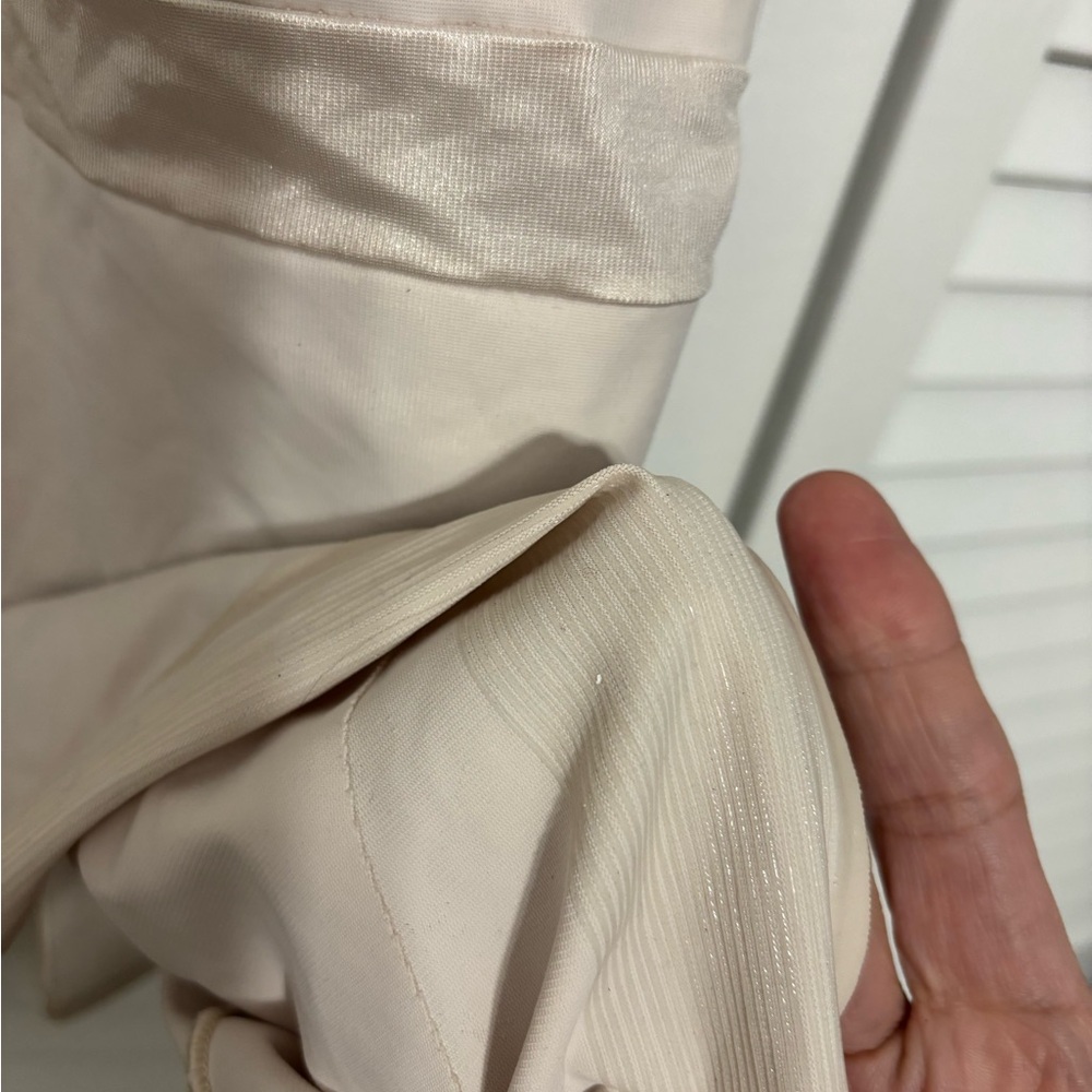 Ruby Ribbon Size 48 - image 3